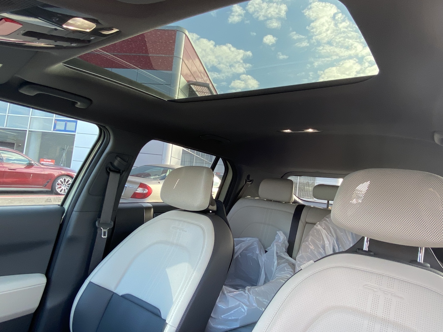 Kia - EV3 - GT-Line FWD 81,4kWh 204hv / Harman/Kardon / Head-Up Display / Panoraama / 360°-kamera - Maastoauto
