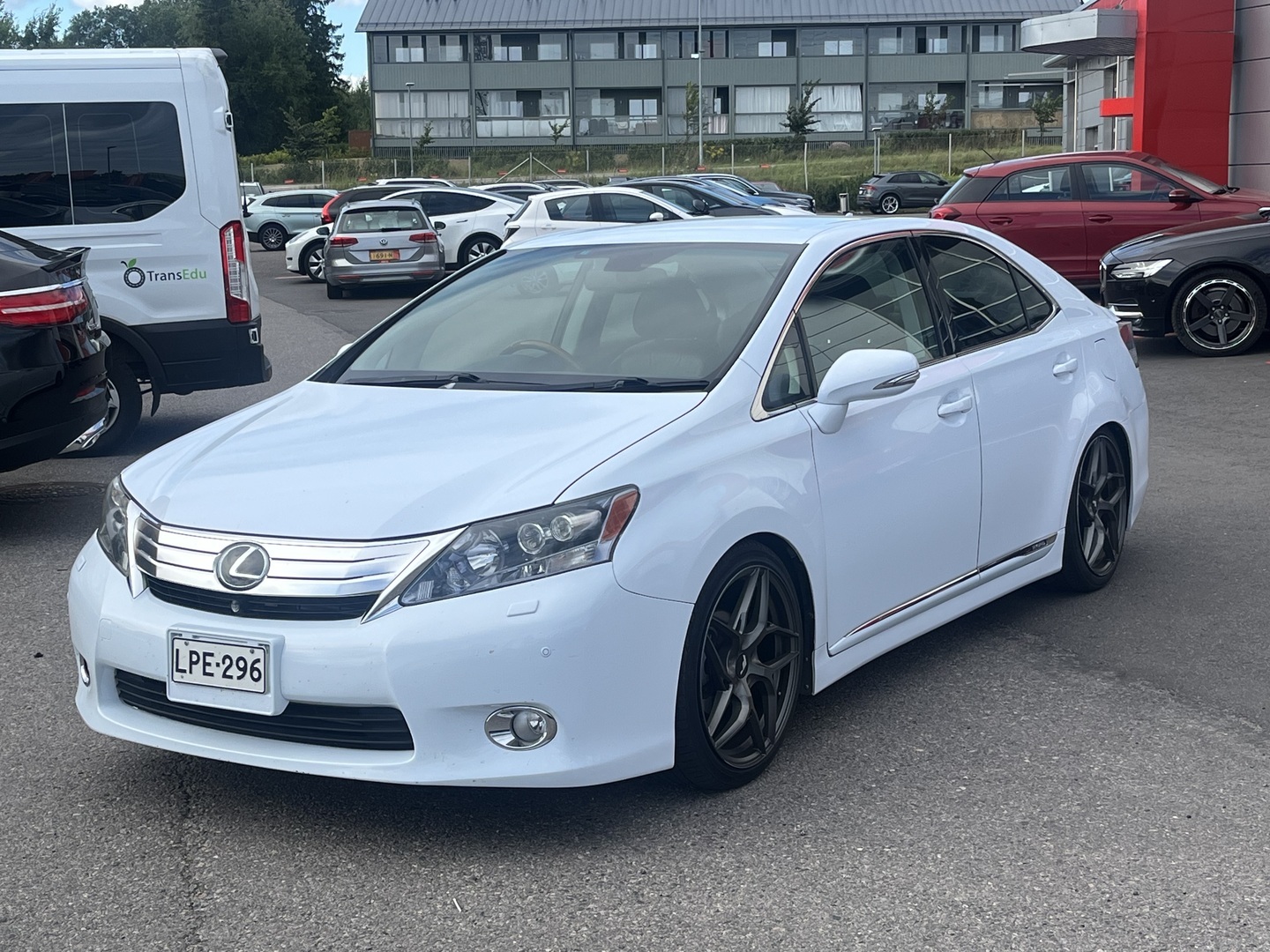 LEXUS - ES - HS250h Sedan (AA)Nahkapenkit muistilla / HUD / Ilmastoidut istuimet / Peruutuskamera / Navi / ACC / 2 renkaat ja vanteet - Sedan