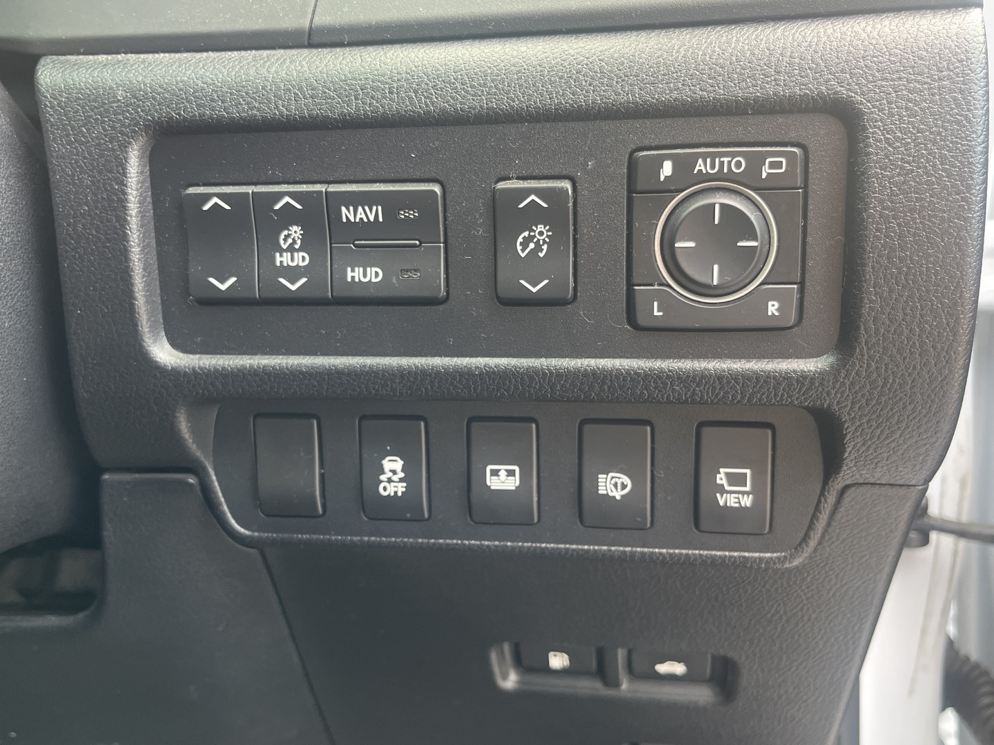 LEXUS - ES - HS250h Sedan (AA)Nahkapenkit muistilla / HUD / Ilmastoidut istuimet / Peruutuskamera / Navi / ACC / 2 renkaat ja vanteet - Sedan