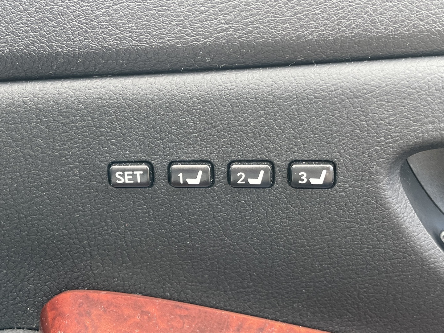 LEXUS - ES - HS250h Sedan (AA)Nahkapenkit muistilla / HUD / Ilmastoidut istuimet / Peruutuskamera / Navi / ACC / 2 renkaat ja vanteet - Sedan