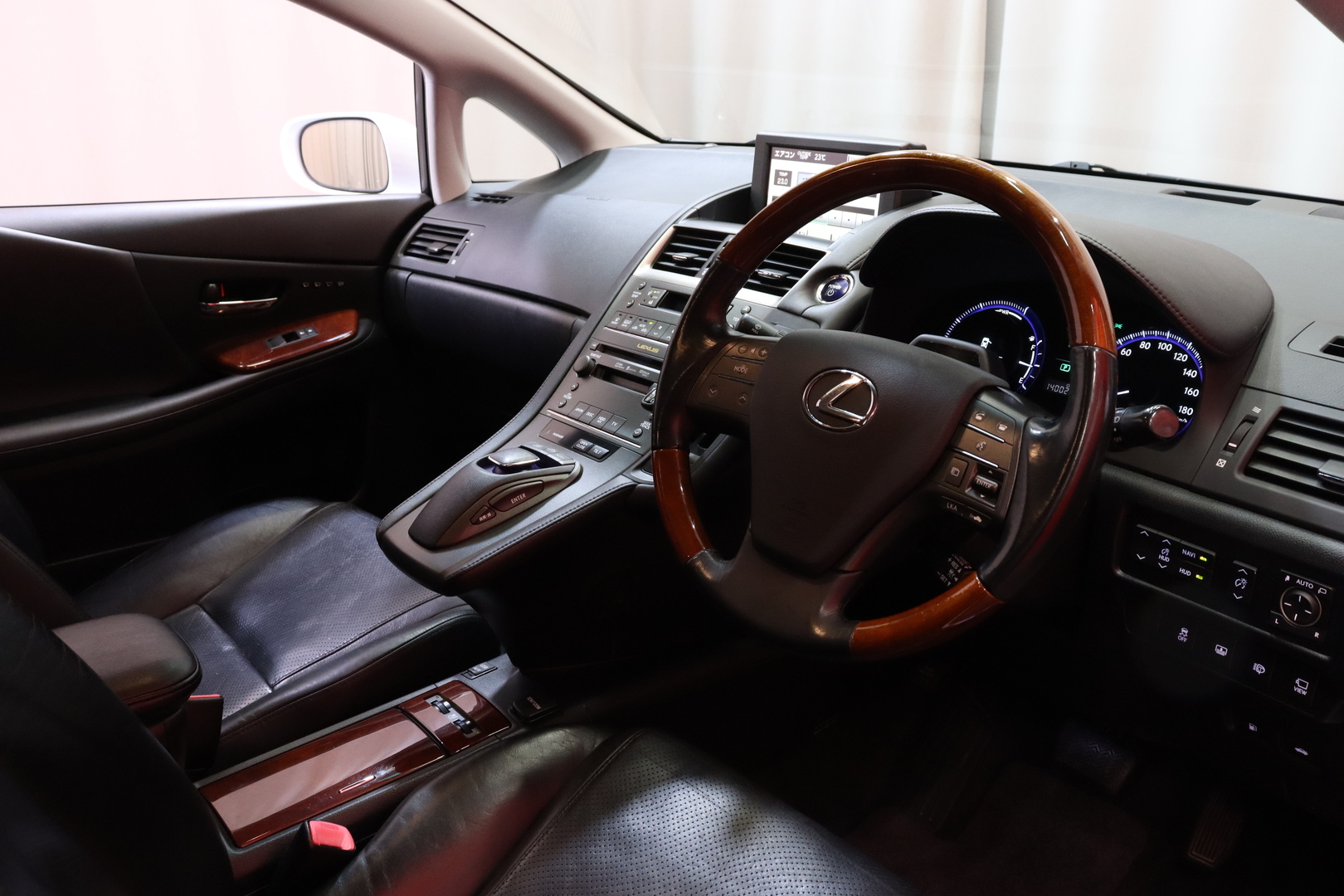 LEXUS - ES - HS250h Sedan (AA)Nahkapenkit muistilla / HUD / Ilmastoidut istuimet / Peruutuskamera / Navi / ACC / 2 renkaat ja vanteet - Sedan