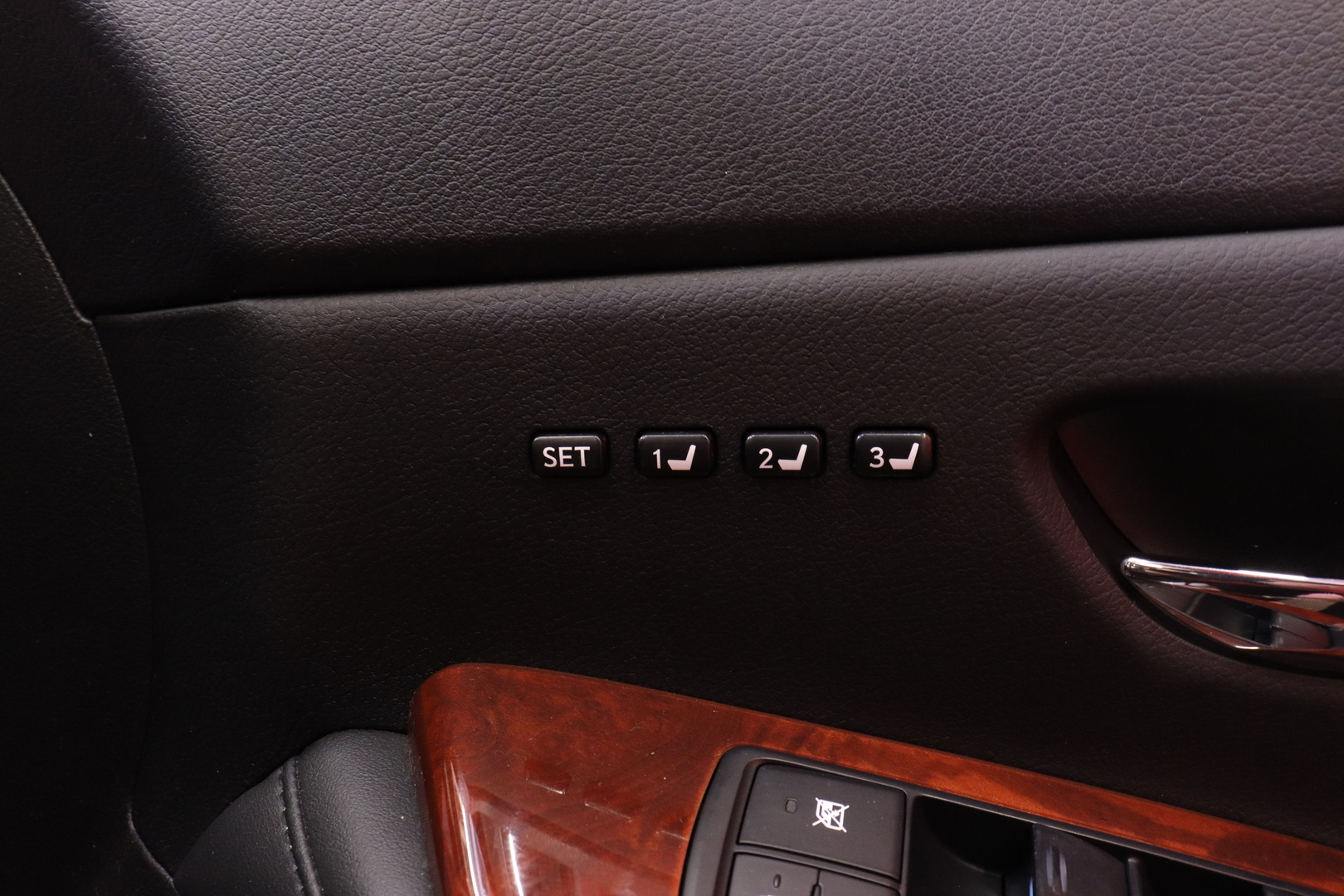 LEXUS - ES - HS250h Sedan (AA)Nahkapenkit muistilla / HUD / Ilmastoidut istuimet / Peruutuskamera / Navi / ACC / 2 renkaat ja vanteet - Sedan