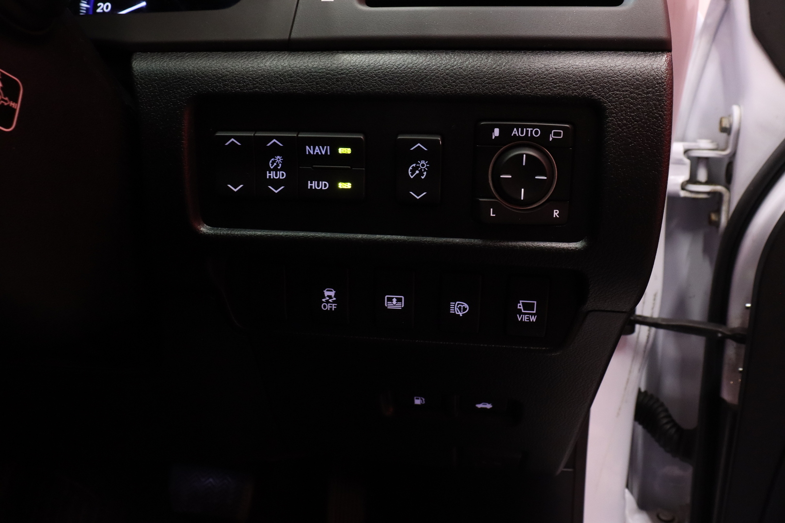 LEXUS - ES - HS250h Sedan (AA)Nahkapenkit muistilla / HUD / Ilmastoidut istuimet / Peruutuskamera / Navi / ACC / 2 renkaat ja vanteet - Sedan