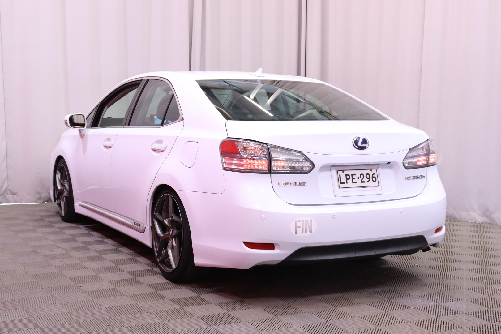 LEXUS - ES - HS250h Sedan (AA)Nahkapenkit muistilla / HUD / Ilmastoidut istuimet / Peruutuskamera / Navi / ACC / 2 renkaat ja vanteet - Sedan