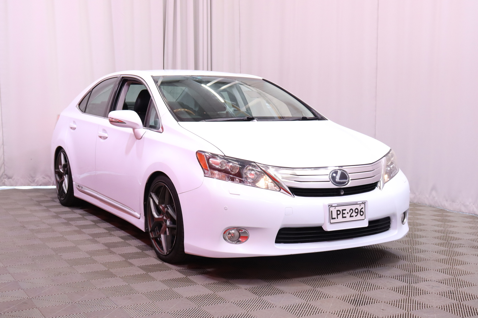 LEXUS - ES - HS250h Sedan (AA)Nahkapenkit muistilla / HUD / Ilmastoidut istuimet / Peruutuskamera / Navi / ACC / 2 renkaat ja vanteet - Sedan