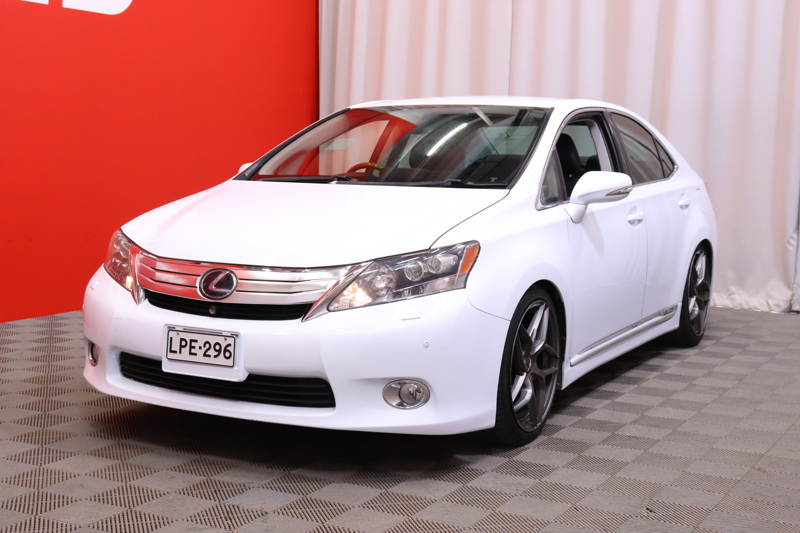 LEXUS - ES - HS250h Sedan (AA)Nahkapenkit muistilla / HUD / Ilmastoidut istuimet / Peruutuskamera / Navi / ACC / 2 renkaat ja vanteet - Sedan
