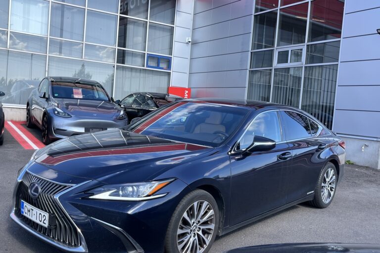 Lexus ES