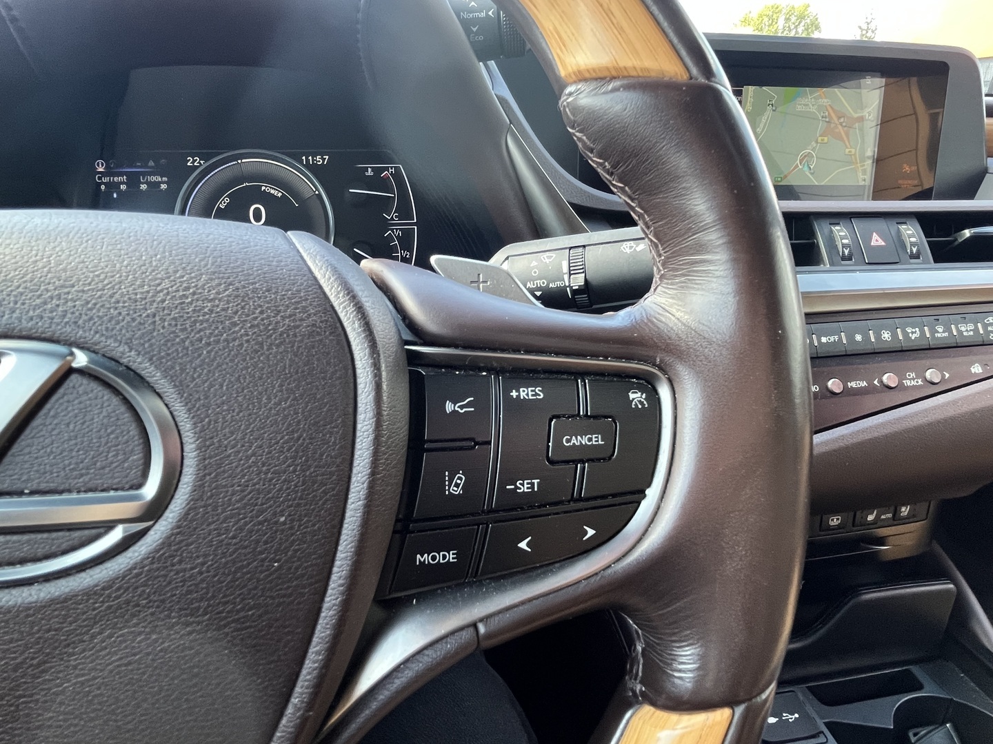 Lexus - ES - 300h Executive - Sedan