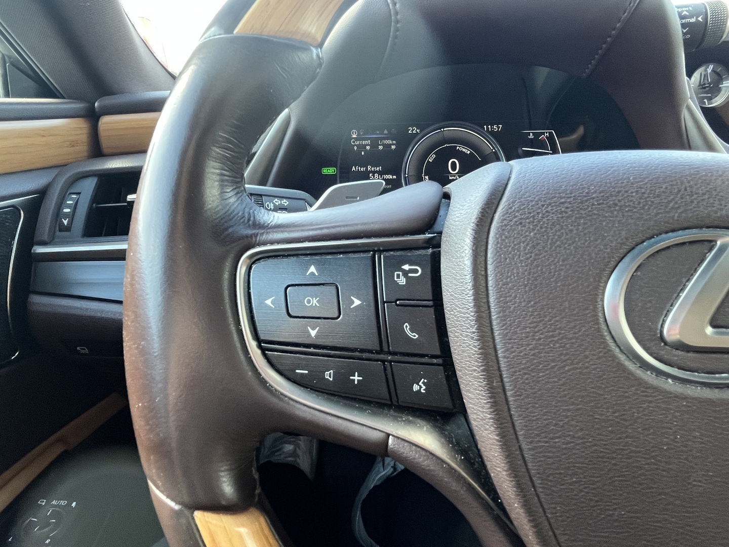 Lexus - ES - 300h Executive - Sedan