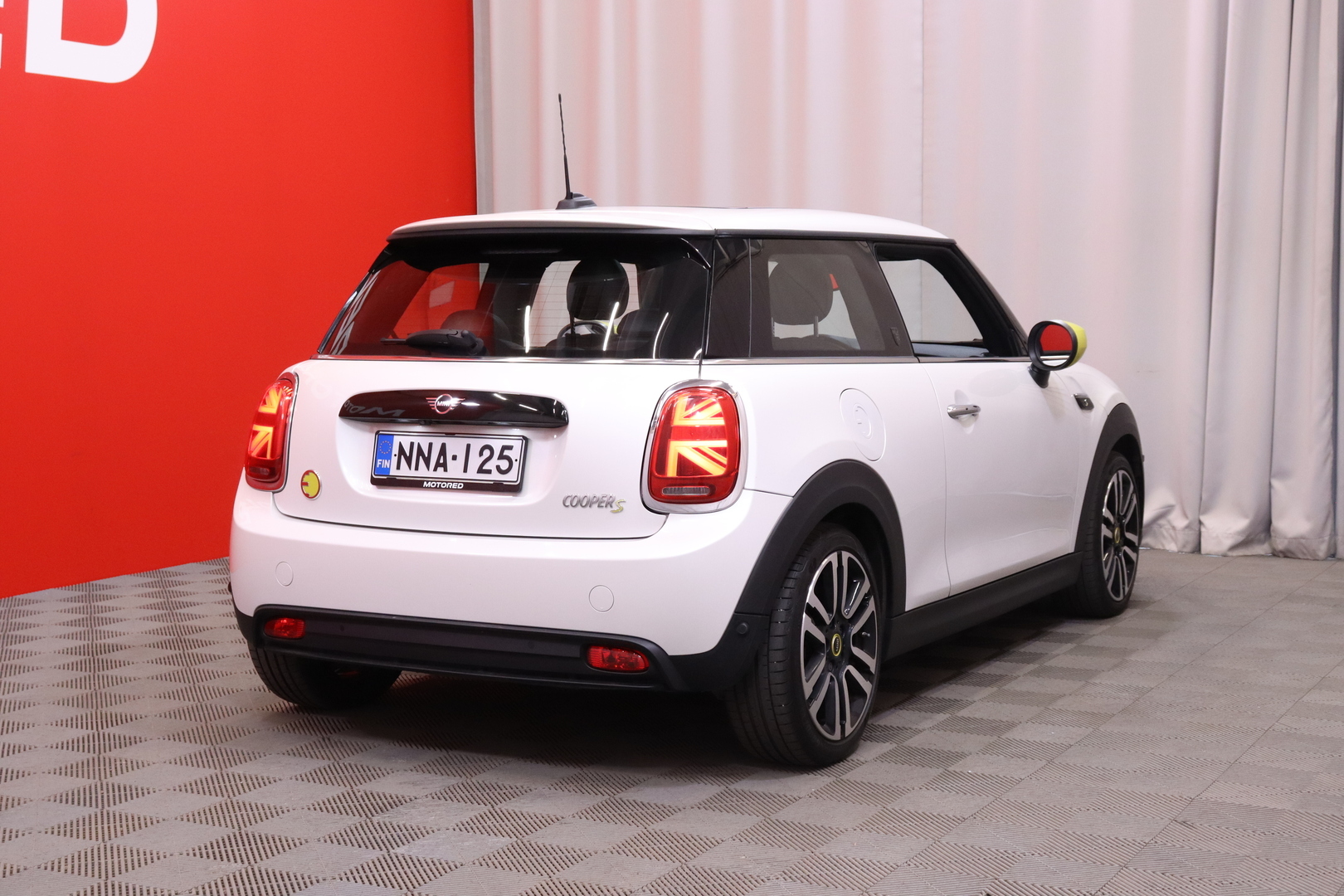 MINI - COOPER - SE Maximise // 1.om Suomi-auto / Merkkihuollettu / Harman/Kardon / Panorama / Nahat / HUD / Lämpöpumppu // - Viistoperä