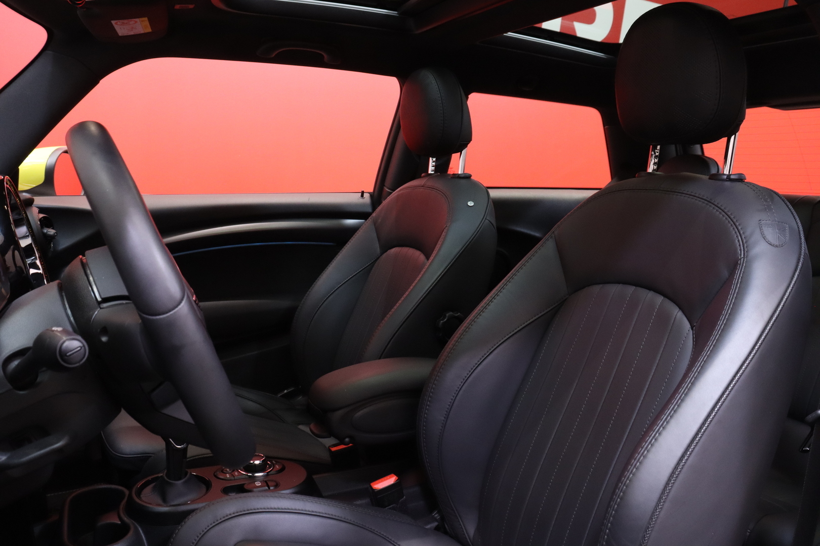 MINI - COOPER - SE Maximise // 1.om Suomi-auto / Merkkihuollettu / Harman/Kardon / Panorama / Nahat / HUD / Lämpöpumppu // - Viistoperä