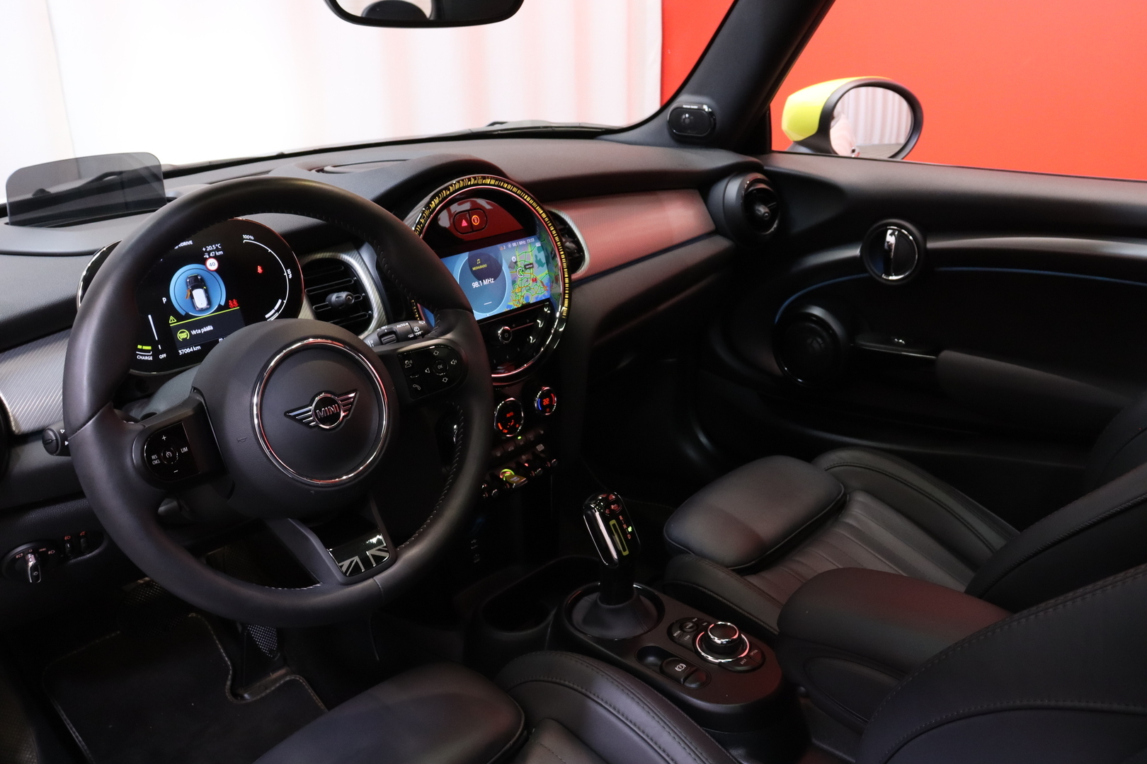 MINI - COOPER - SE Maximise // 1.om Suomi-auto / Merkkihuollettu / Harman/Kardon / Panorama / Nahat / HUD / Lämpöpumppu // - Viistoperä