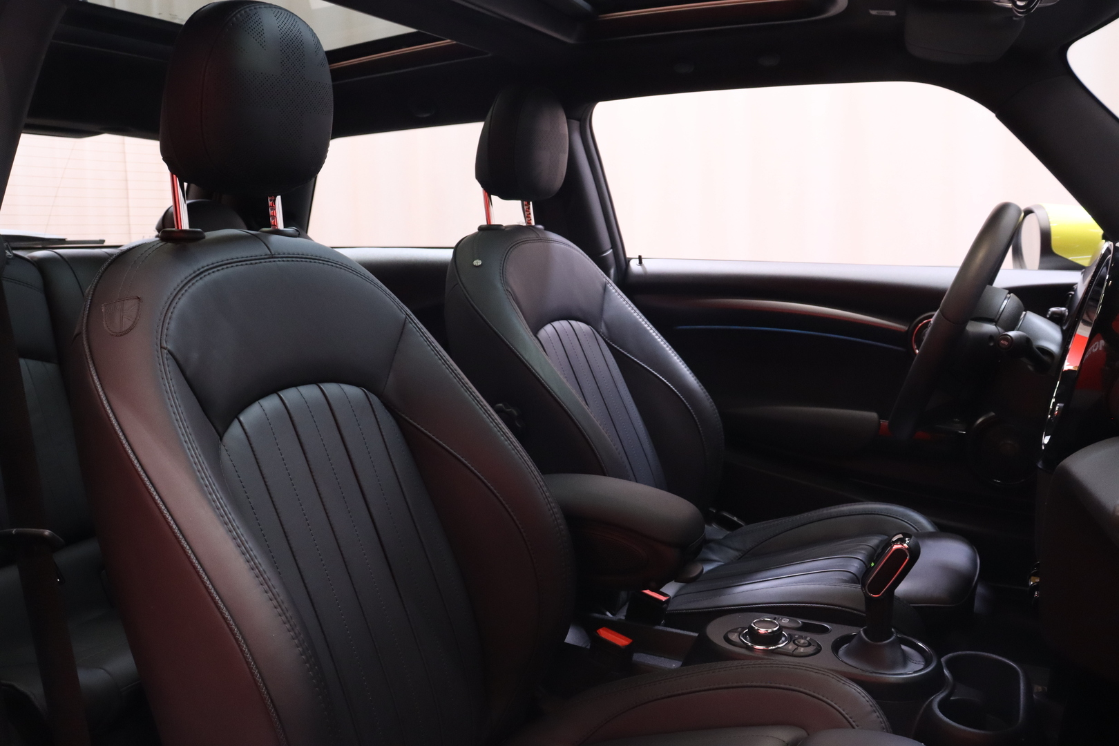 MINI - COOPER - SE Maximise // 1.om Suomi-auto / Merkkihuollettu / Harman/Kardon / Panorama / Nahat / HUD / Lämpöpumppu // - Viistoperä