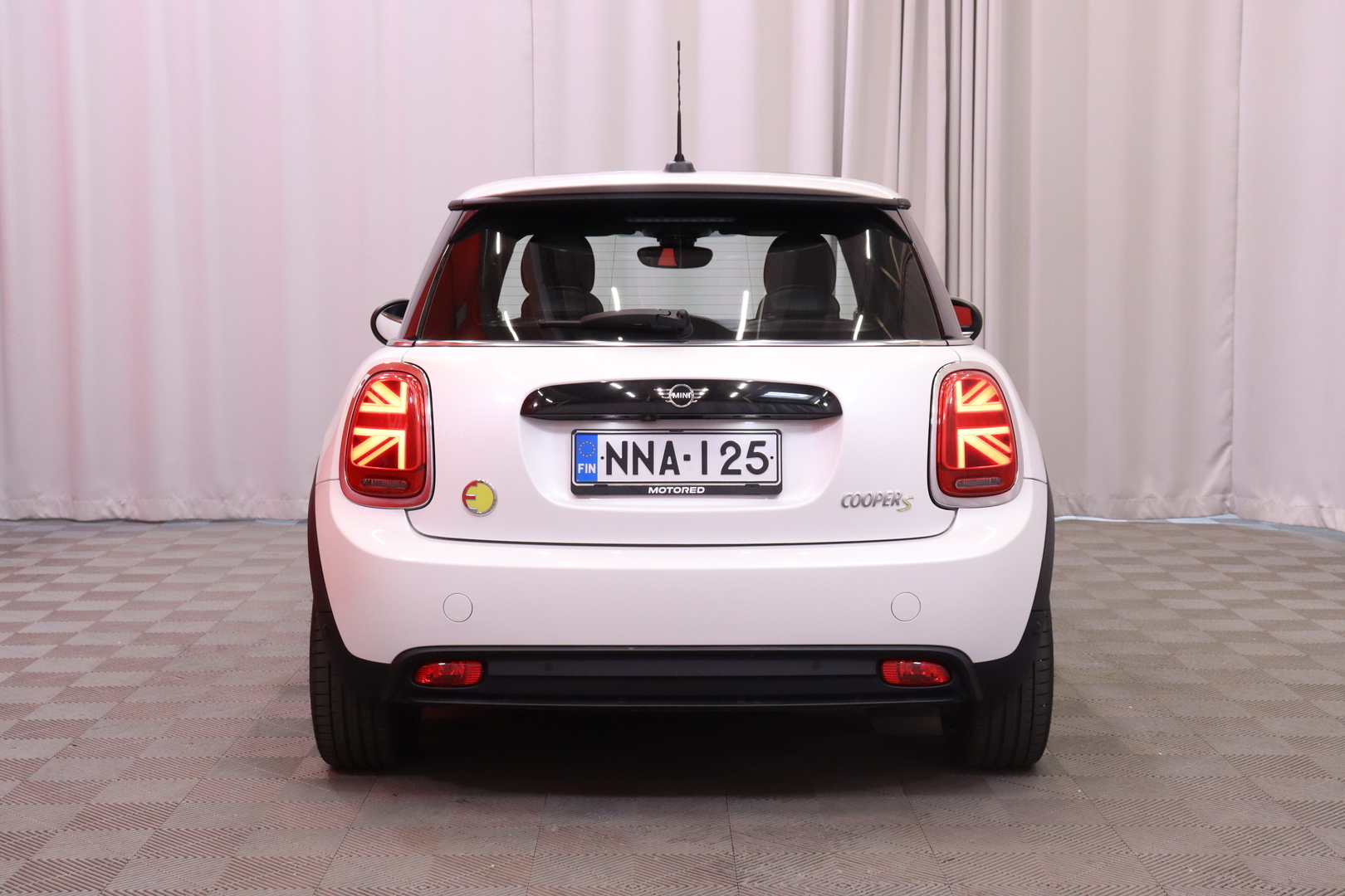MINI - COOPER - SE Maximise // 1.om Suomi-auto / Merkkihuollettu / Harman/Kardon / Panorama / Nahat / HUD / Lämpöpumppu // - Viistoperä