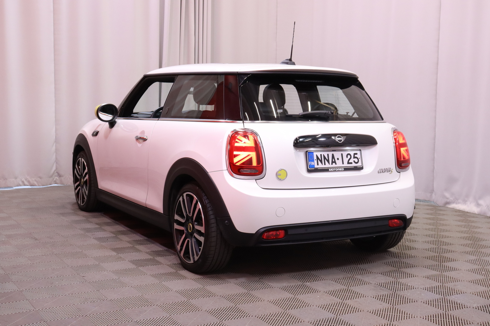 MINI - COOPER - SE Maximise // 1.om Suomi-auto / Merkkihuollettu / Harman/Kardon / Panorama / Nahat / HUD / Lämpöpumppu // - Viistoperä