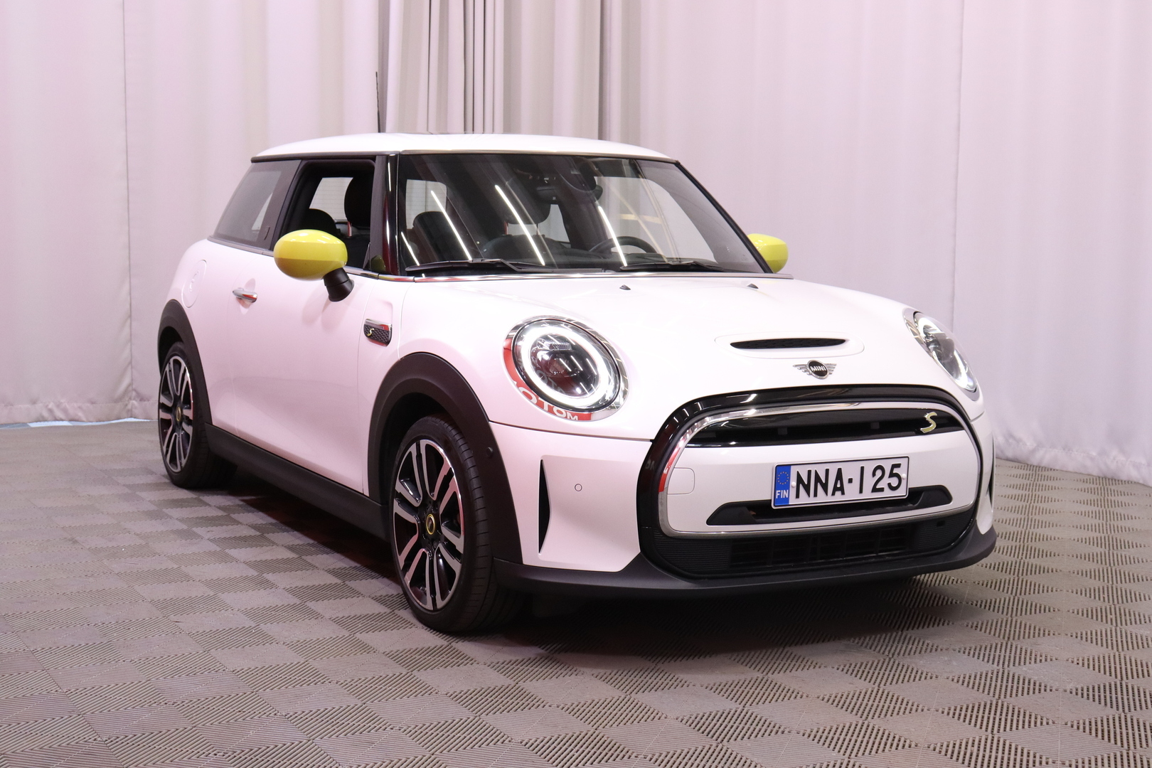 MINI - COOPER - SE Maximise // 1.om Suomi-auto / Merkkihuollettu / Harman/Kardon / Panorama / Nahat / HUD / Lämpöpumppu // - Viistoperä