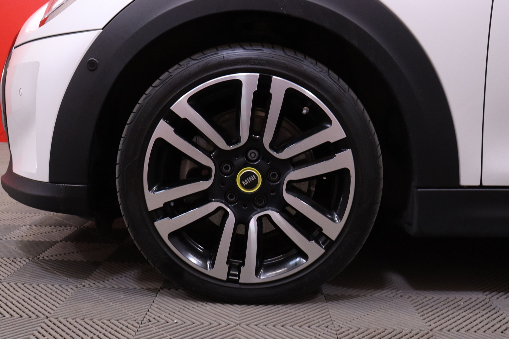 MINI - COOPER - SE Maximise // 1.om Suomi-auto / Merkkihuollettu / Harman/Kardon / Panorama / Nahat / HUD / Lämpöpumppu // - Viistoperä