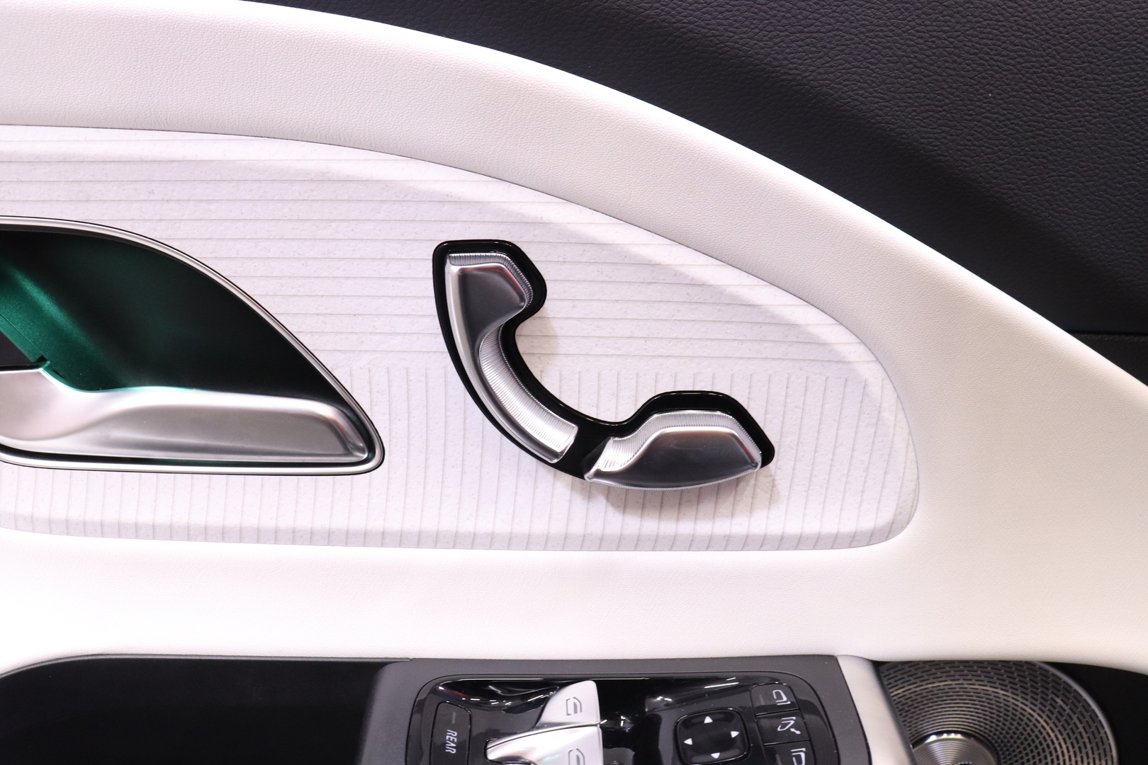 Mercedes-Benz - CLA - 350 4MATIC AMG Line - Sedan