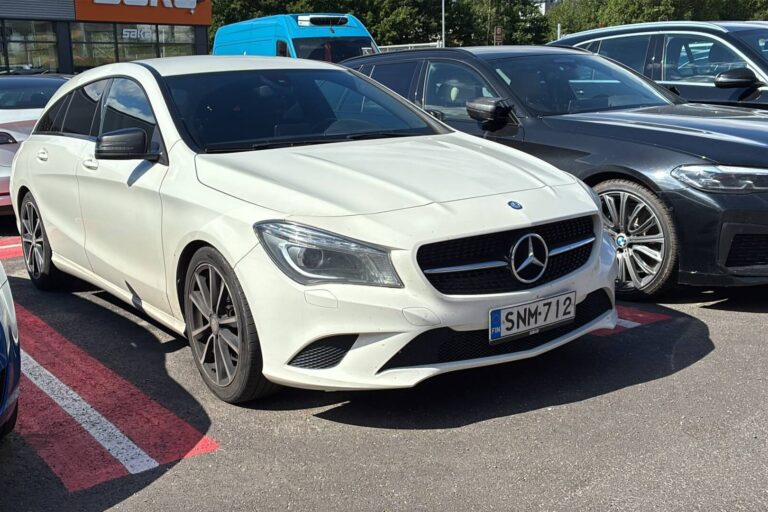 Mercedes-Benz - CLA - 180 A Shooting Brake Premium Business - Farmari