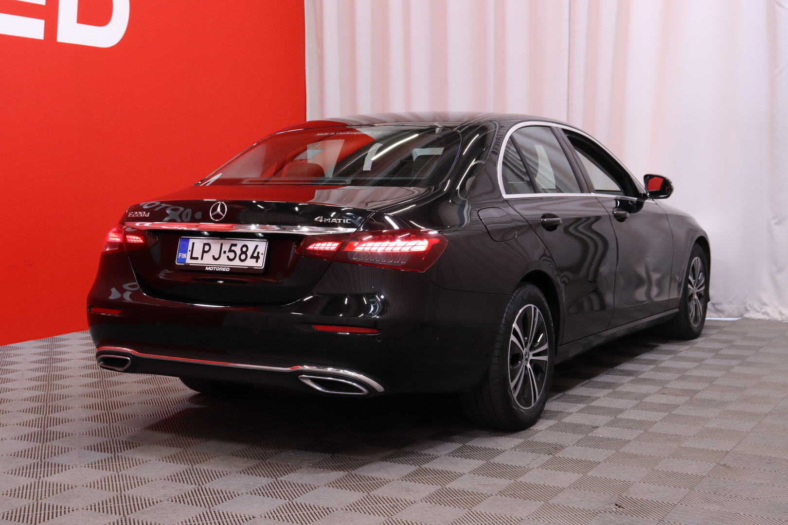 Mercedes-Benz - E - 220 d 4MATIC Sedan // SUOMI-auto / Widescreen / Multibeam / Blis / Kamera // - Sedan