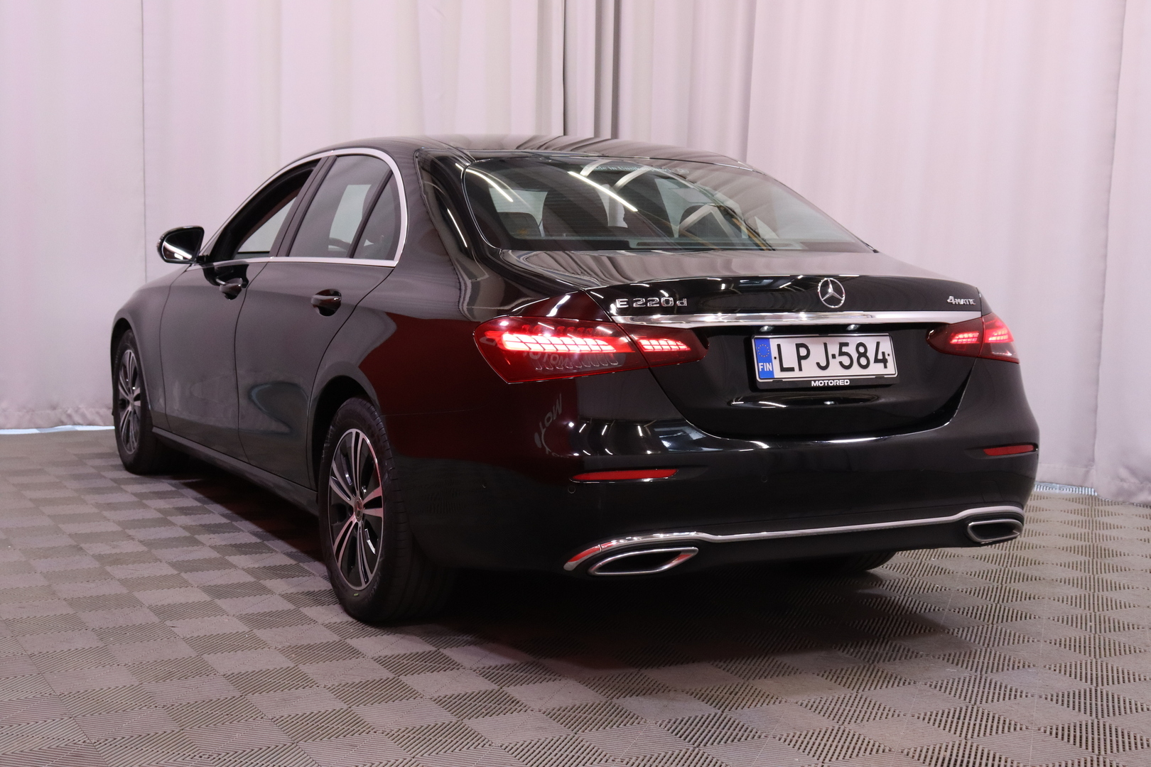 Mercedes-Benz - E - 220 d 4MATIC Sedan // SUOMI-auto / Widescreen / Multibeam / Blis / Kamera // - Sedan