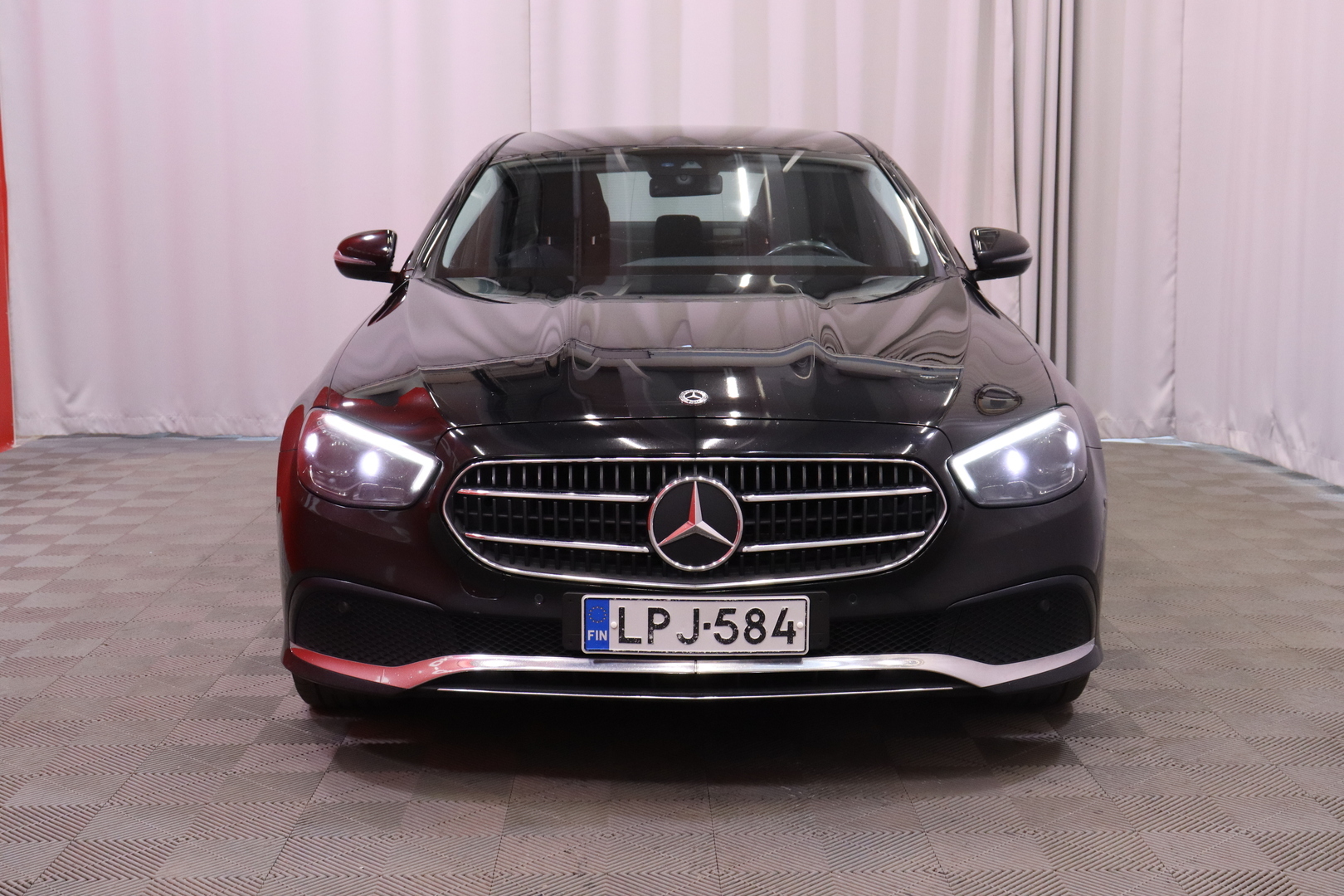 Mercedes-Benz - E - 220 d 4MATIC Sedan // SUOMI-auto / Widescreen / Multibeam / Blis / Kamera // - Sedan