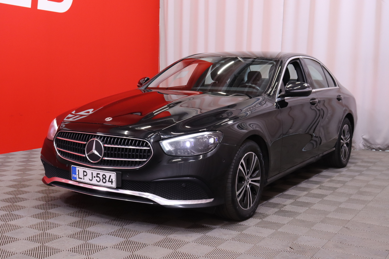 Mercedes-Benz - E - 220 d 4MATIC Sedan // SUOMI-auto / Widescreen / Multibeam / Blis / Kamera // - Sedan