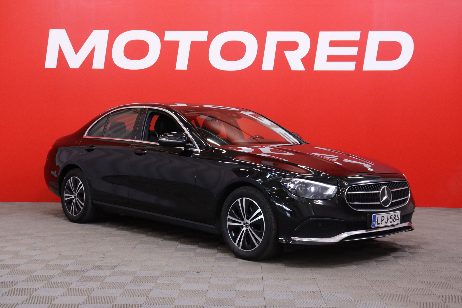Mercedes-Benz - E - 220 d 4MATIC Sedan // SUOMI-auto / Widescreen / Multibeam / Blis / Kamera // - Sedan