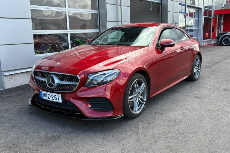 Mercedes-Benz - E - 220 d 4Matic A Coupé Business AMG // Multibeam / SUOMI-auto / Kamera / Hyacinth Red // - Coupe