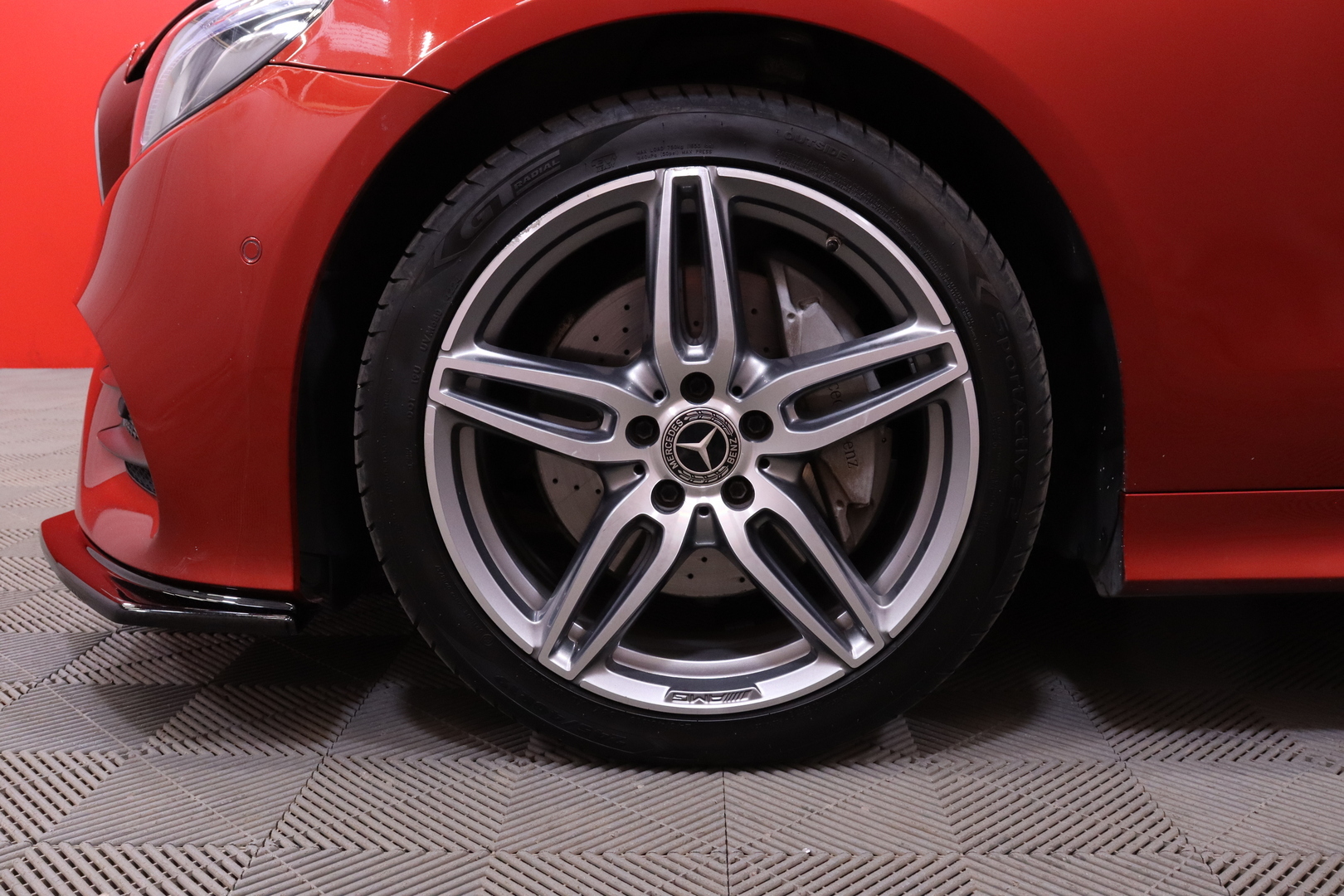 Mercedes-Benz - E - 220 d 4Matic A Coupé Business AMG // Multibeam LED / Suomi-auto / Kamera / Hyacinth Red // - Coupe