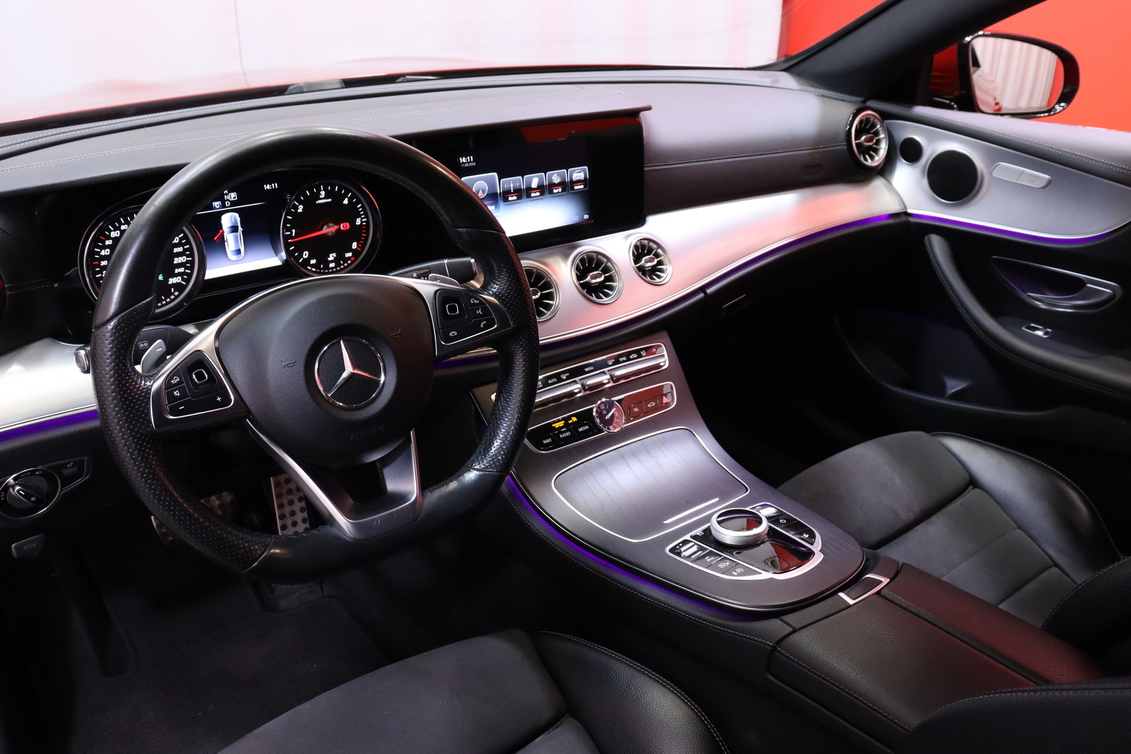 Mercedes-Benz - E - 220 d 4Matic A Coupé Business AMG // Multibeam LED / Suomi-auto / Kamera / Hyacinth Red // - Coupe