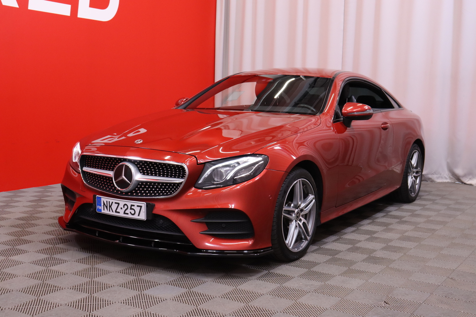 Mercedes-Benz - E - 220 d 4Matic A Coupé Business AMG // Multibeam LED / Suomi-auto / Kamera / Hyacinth Red // - Coupe