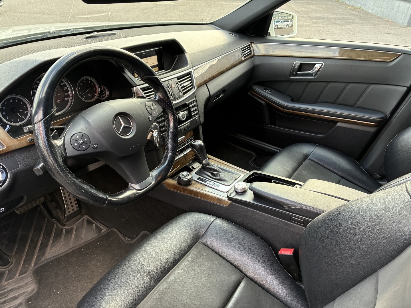 Mercedes-Benz - E - 250 CGI BE A - Sedan