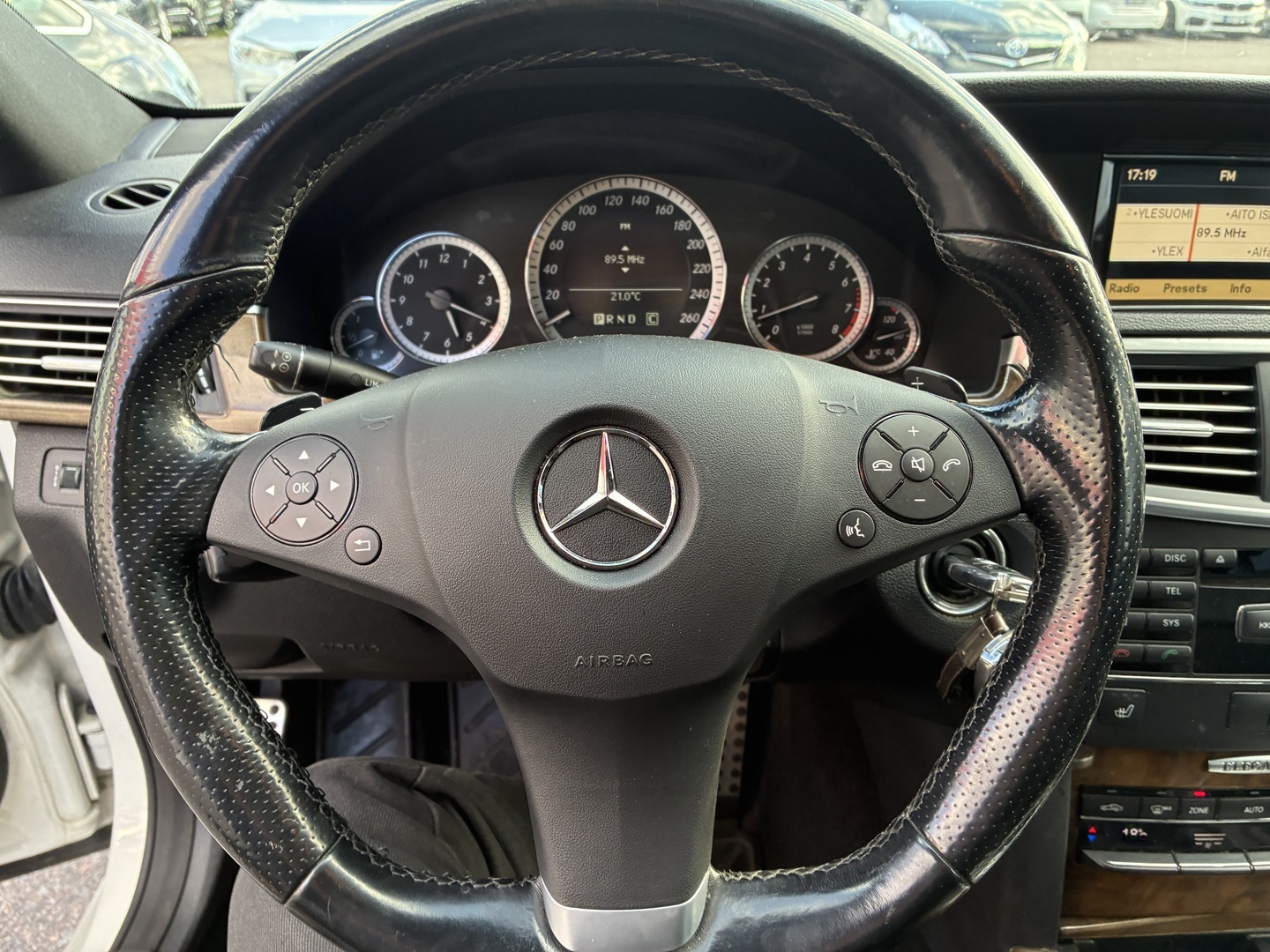 Mercedes-Benz - E - 250 CGI BE A - Sedan