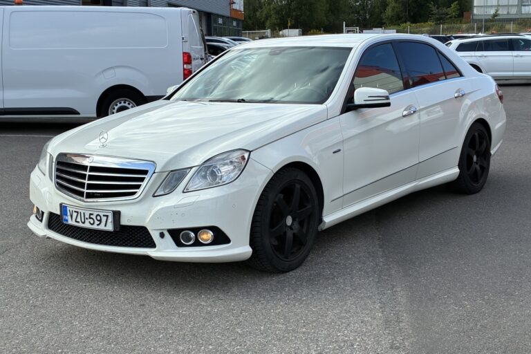 Mercedes-Benz - E - 250 CGI BE A - Sedan