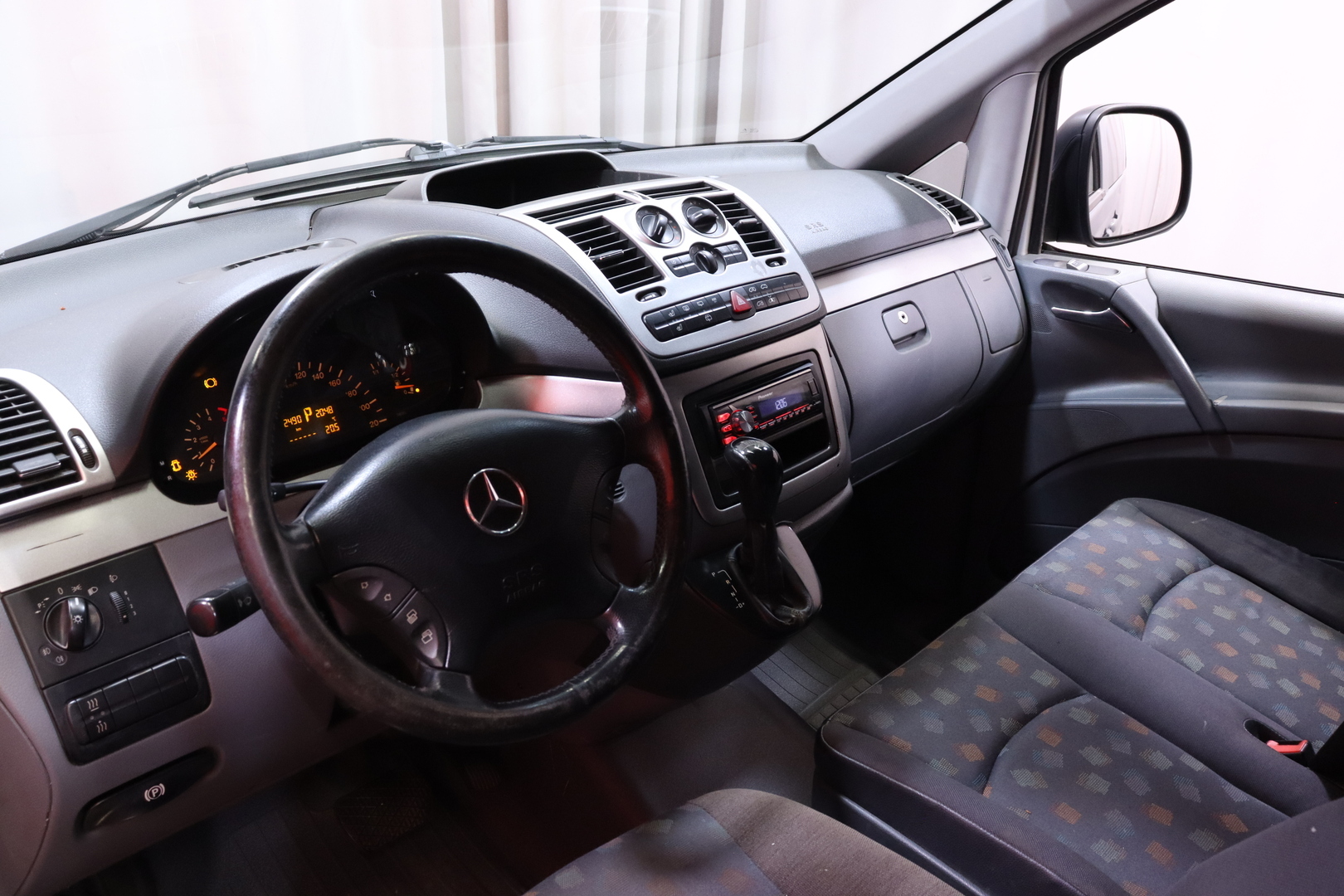 Mercedes-Benz - Vito - 115CDI-2,7/32KB keskipitkä. A / Myydään huutokaupat.com / - Pakettiauto