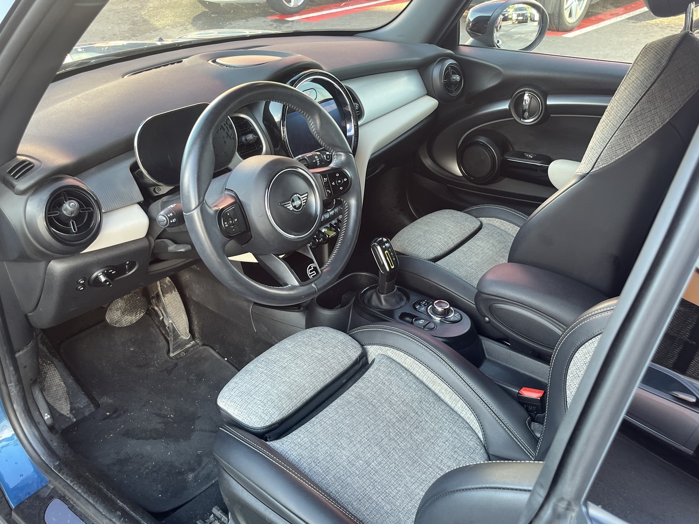 Mini - Cooper SE - Sporttipenkit / Adaptiiviset LED-ajovalot / Multitone-katto / Comfort-paketti / 2x renkaat - Viistoperä