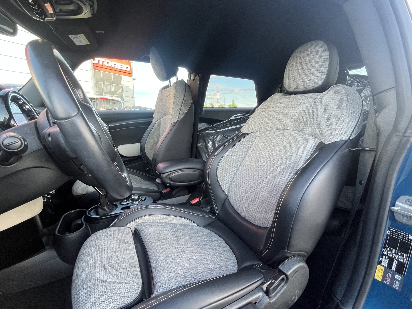 Mini - Cooper SE - Sporttipenkit / Adaptiiviset LED-ajovalot / Multitone-katto / Comfort-paketti / 2x renkaat - Viistoperä