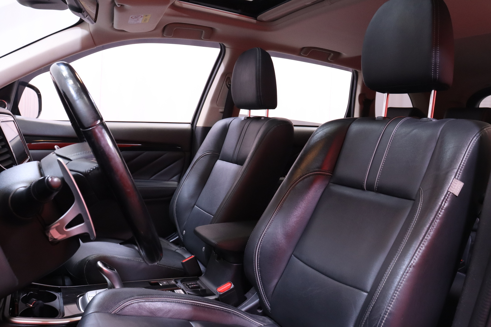Mitsubishi - Outlander - 2.0 PHEV Instyle / ACC/ 360° / Nahat / Kattoluukku / Keyless / Lämmitettävä ohjauspyörä / - Farmari