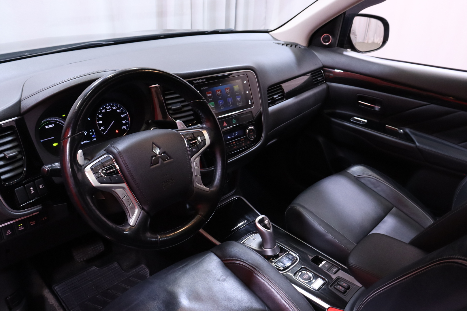 Mitsubishi - Outlander - 2.0 PHEV Instyle / ACC/ 360° / Nahat / Kattoluukku / Keyless / Lämmitettävä ohjauspyörä / - Farmari