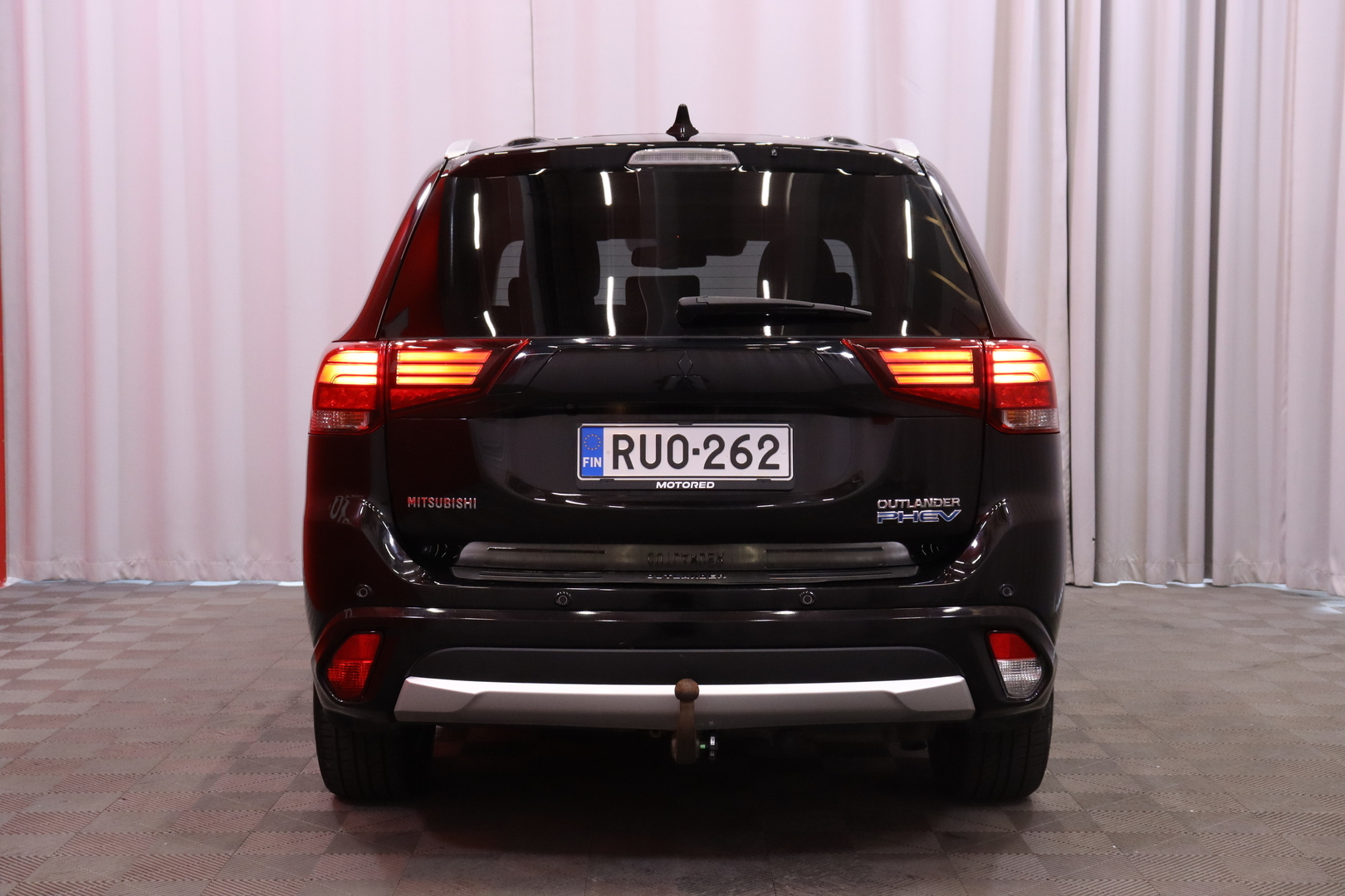 Mitsubishi - Outlander - 2.0 PHEV Instyle / ACC/ 360° / Nahat / Kattoluukku / Keyless / Lämmitettävä ohjauspyörä / - Farmari