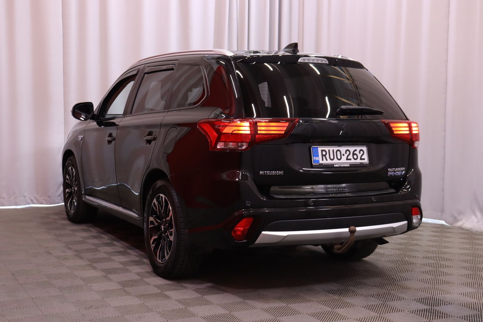 Mitsubishi - Outlander - 2.0 PHEV Instyle / ACC/ 360° / Nahat / Kattoluukku / Keyless / Lämmitettävä ohjauspyörä / - Farmari