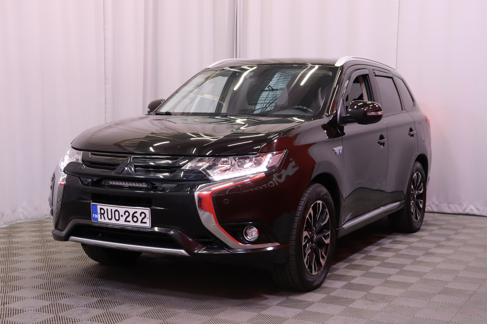 Mitsubishi - Outlander - 2.0 PHEV Instyle / ACC/ 360° / Nahat / Kattoluukku / Keyless / Lämmitettävä ohjauspyörä / - Farmari