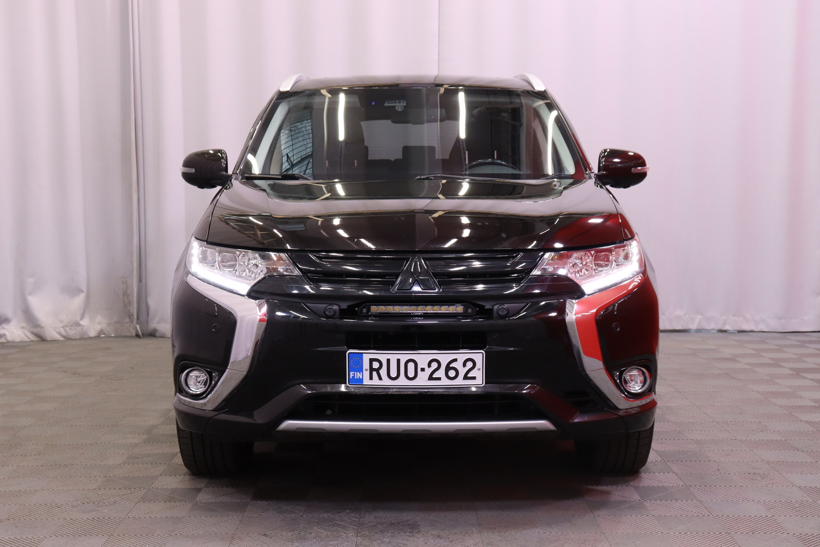 Mitsubishi - Outlander - 2.0 PHEV Instyle / ACC/ 360° / Nahat / Kattoluukku / Keyless / Lämmitettävä ohjauspyörä / - Farmari