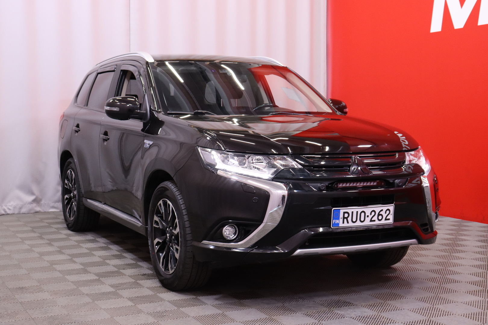 Mitsubishi - Outlander - 2.0 PHEV Instyle / ACC/ 360° / Nahat / Kattoluukku / Keyless / Lämmitettävä ohjauspyörä / - Farmari