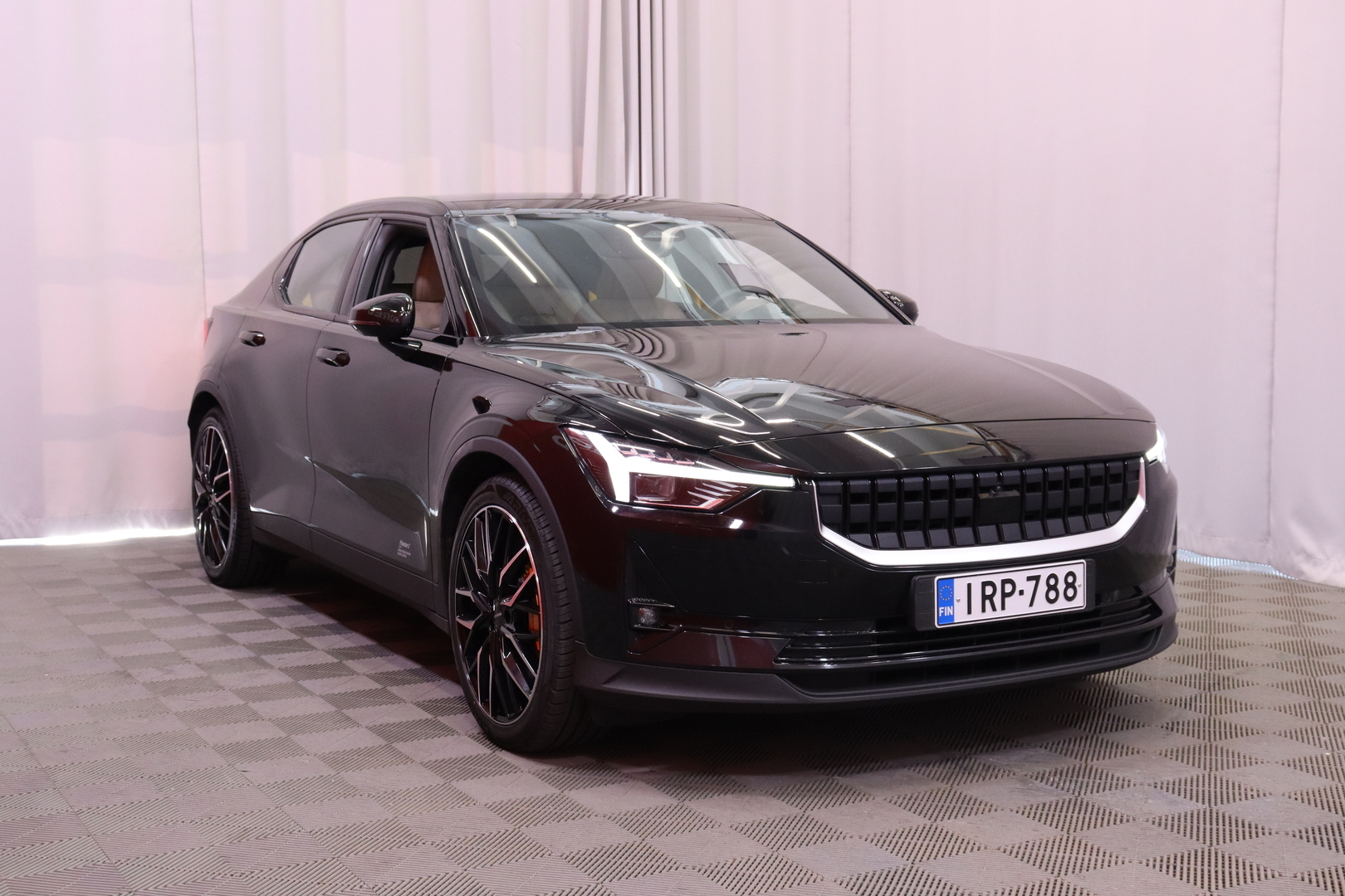 Polestar - 2 - Long range Dual motor Plus Pack, 310kW, 82kWh - Viistoperä