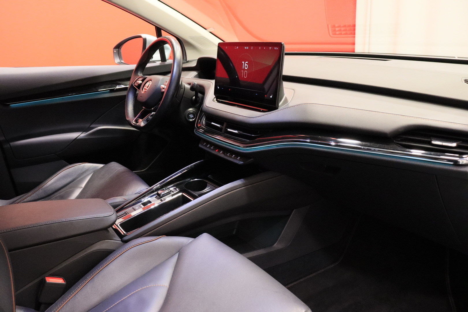 Skoda - Enyaq - 80 IV / ACC / Matrix-LED / Kamera / Digimittaristo / Lämpöpumppu / Kessy / Koukku / - Maastoauto