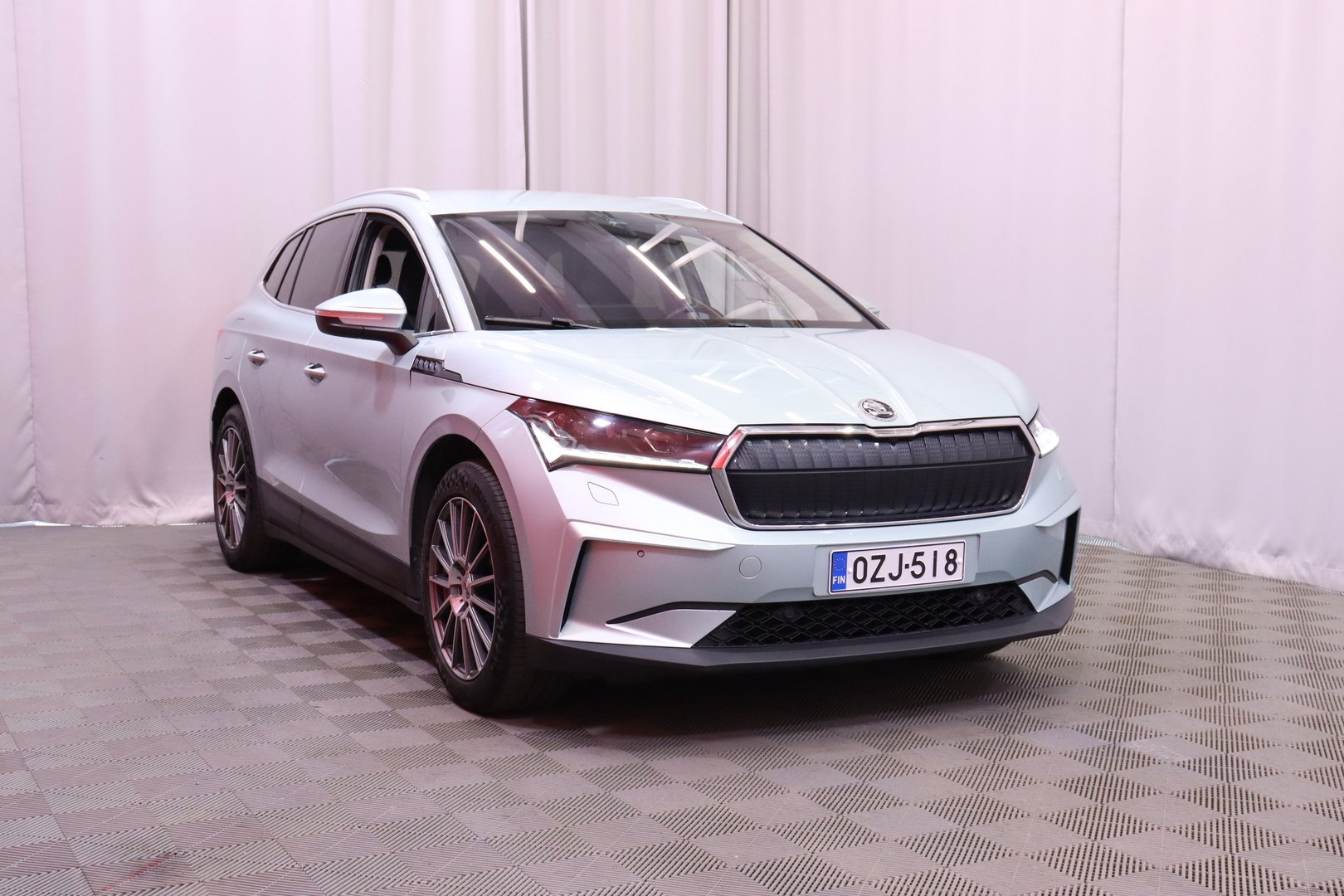 Skoda - Enyaq - 80 IV / ACC / Matrix-LED / Kamera / Digimittaristo / Lämpöpumppu / Kessy / Koukku / - Maastoauto