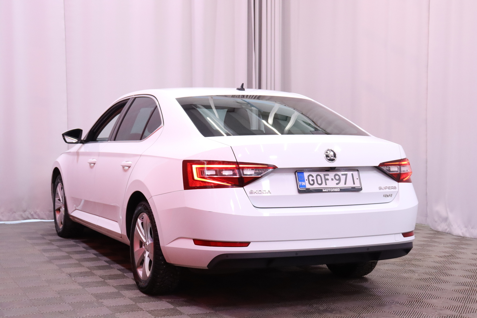 Skoda - Superb - 2,0 TDI 190 4x4 Style DSG Autom // Webasto / ACC / Muistipenkki / P-Kamera / Vetokoukku / Ambient // - Sedan