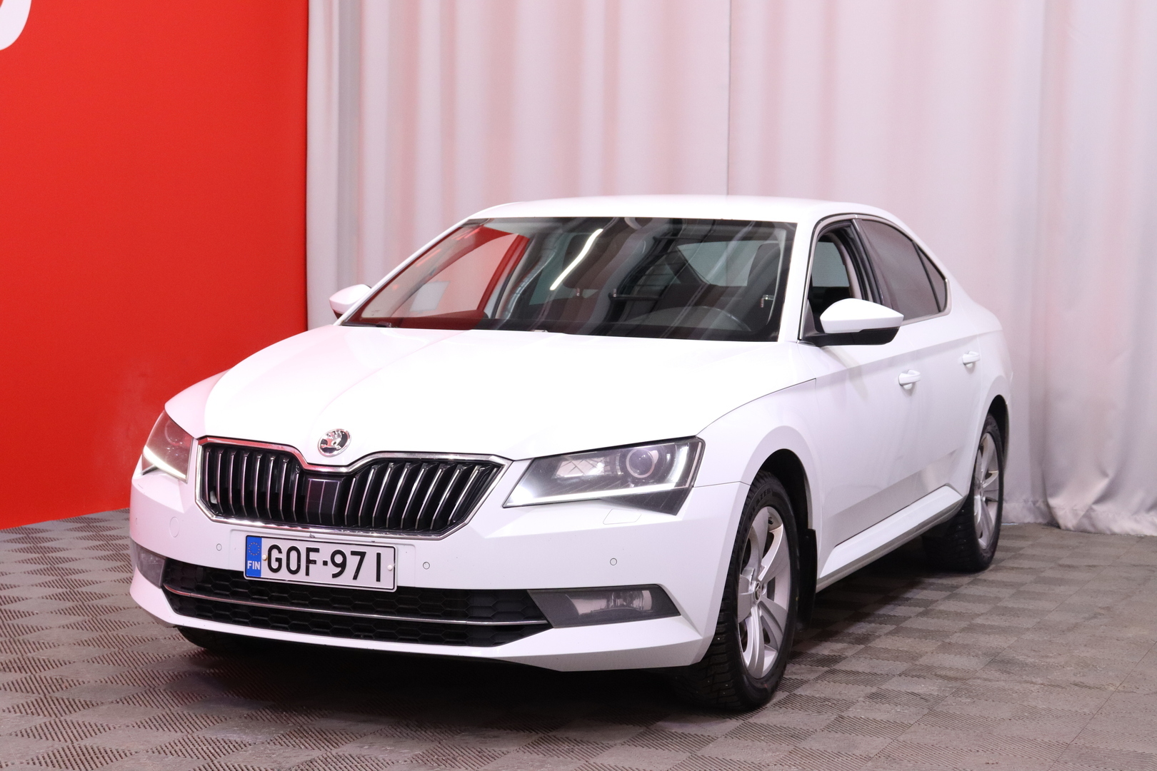Skoda - Superb - 2,0 TDI 190 4x4 Style DSG Autom // Webasto / ACC / Muistipenkki / P-Kamera / Vetokoukku / Ambient // - Sedan